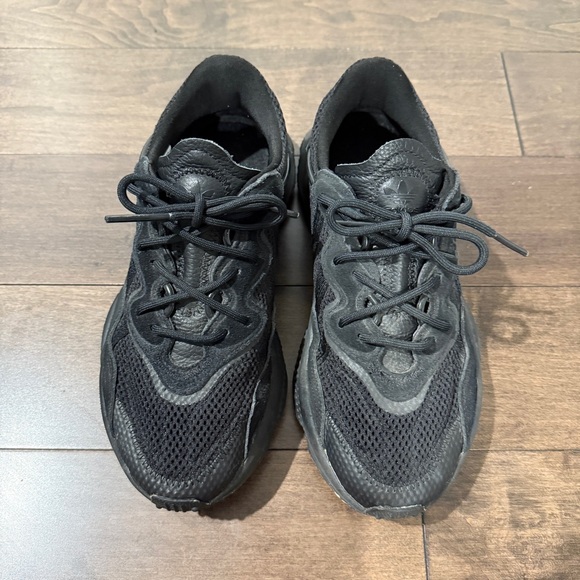 Adidas Ozweego Sneaker US W7 - Picture 2 of 6